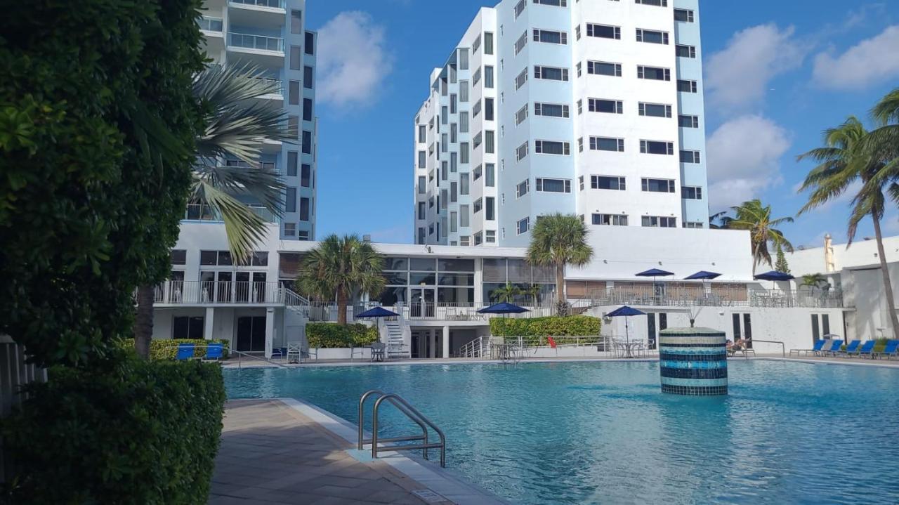 Sherry Frontenac Oceanfront Miami Beach Exterior photo